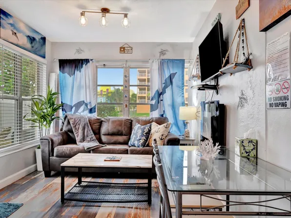 11420 1st St E, Saint Petersburg, FL