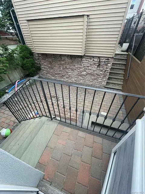 2 bed, 1.0 bath, 1600 sqft, $3,000 — Photo 3