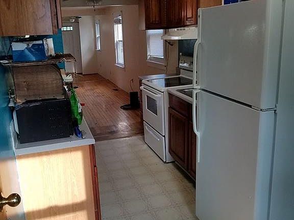 4th image of 1293 E 351st St