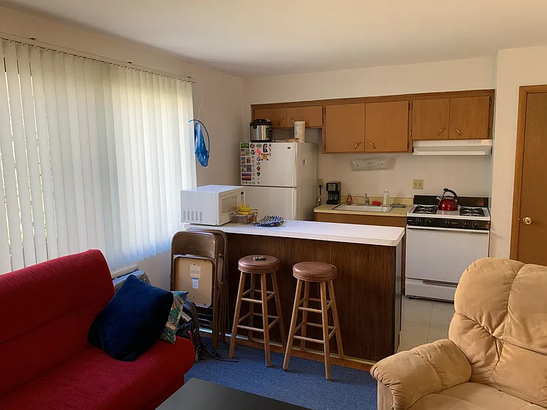1441 N Franklin Pl — Photo 2