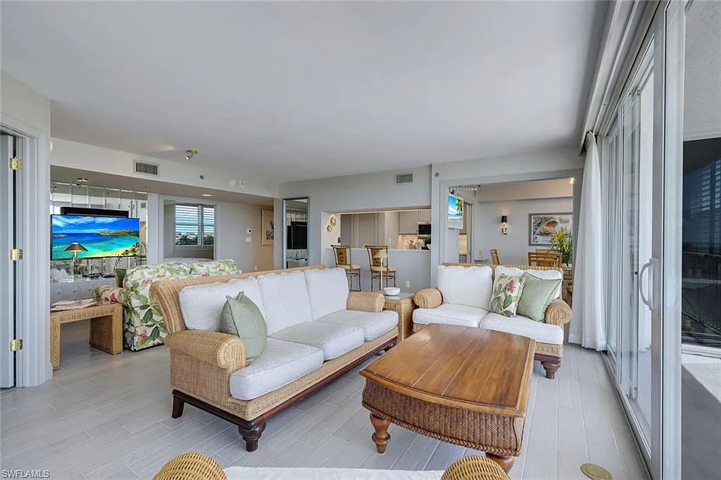 2 bed, 2.0 bath, 1456 sqft, $6,000 — Photo 4