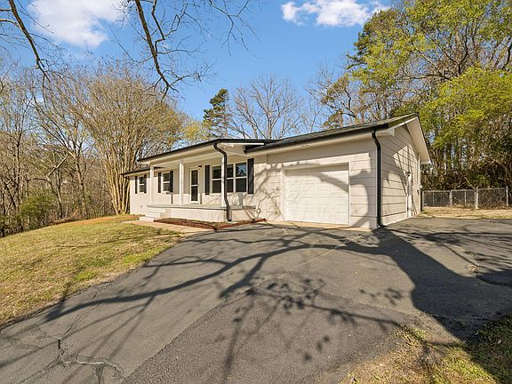 2nd image of 610 Hickory Cir