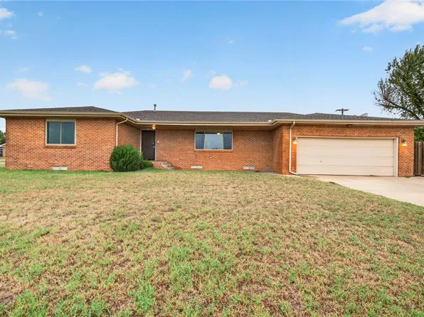860 Park Ave, Watonga, OK 73772