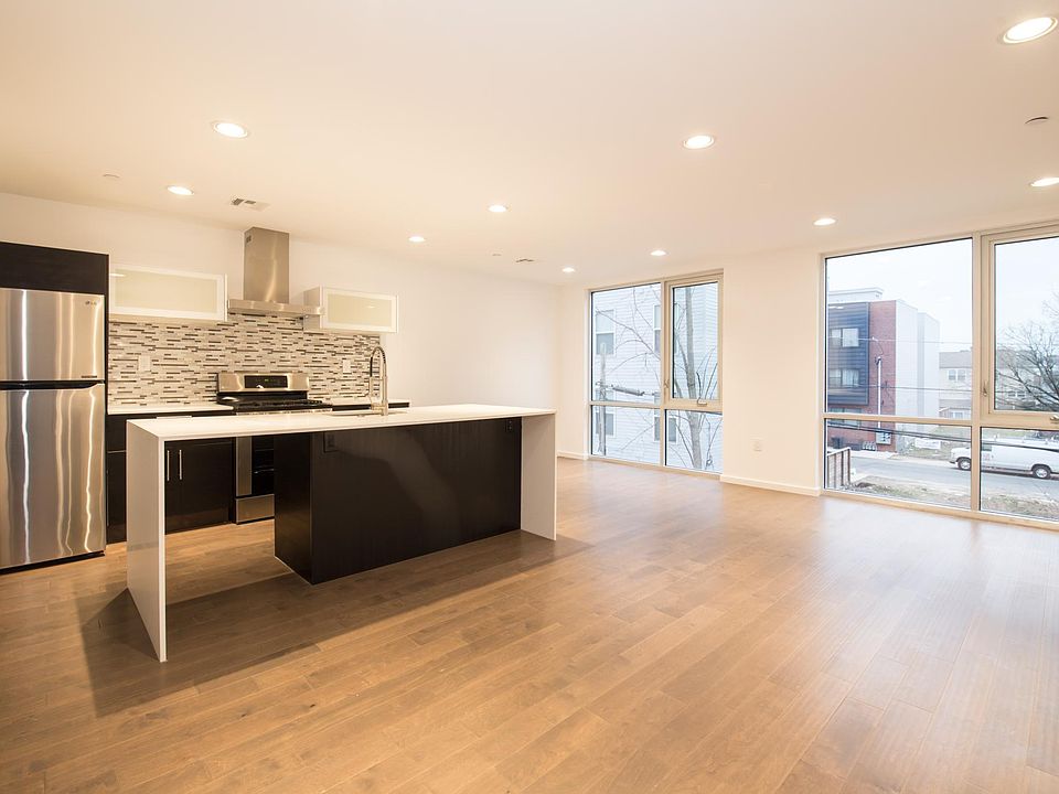1st image of 1531 N Franklin St #3
