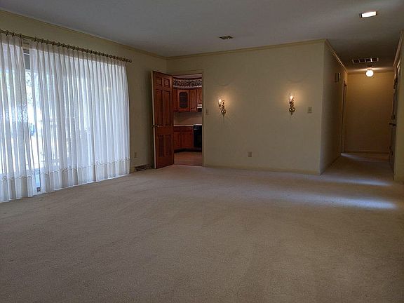 5th image of 410 Beechwood Dr
