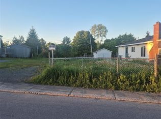 28 2nd Ave, Grand Falls Windsor, NL A2B1B1