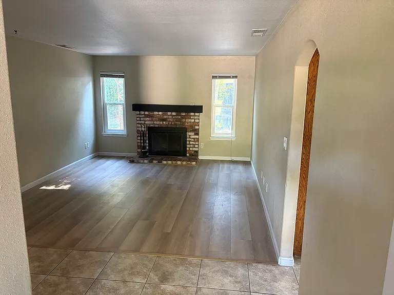 229 Yosemite Dr — Photo 2