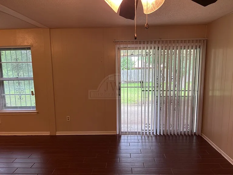 1013 Kathey Dr — Photo 7