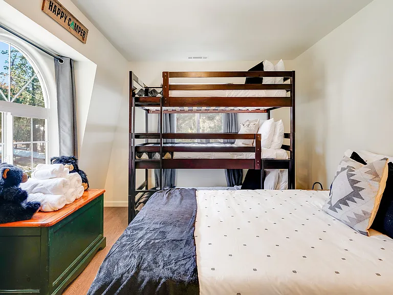 692 Santa Barbara Ave — Photo 13