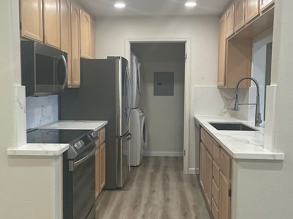 5th image of 890 Goose Lake Ct