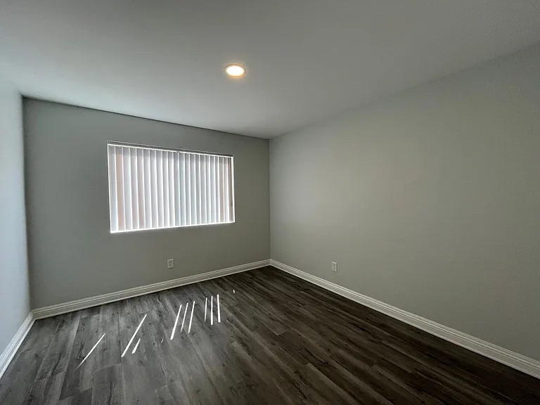 226 South Serrano — Photo 30