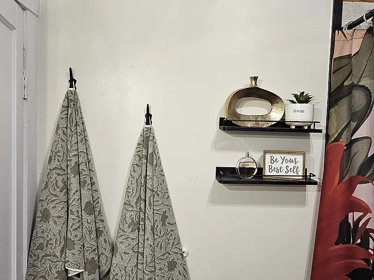 Bathroom 04