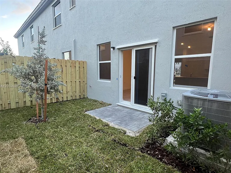 106 SE 11th Ct #106 — Photo 23