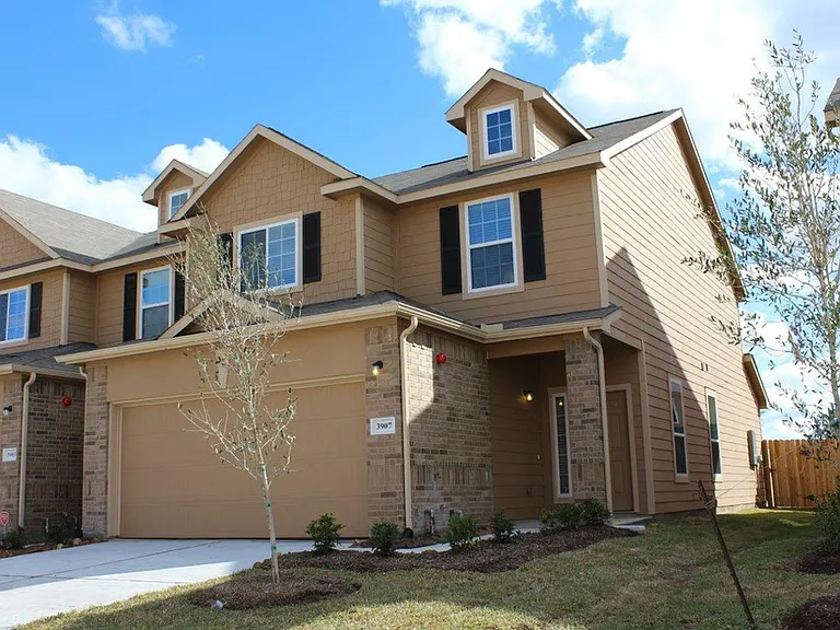 3907 Lexington Grove Ct — Photo 1