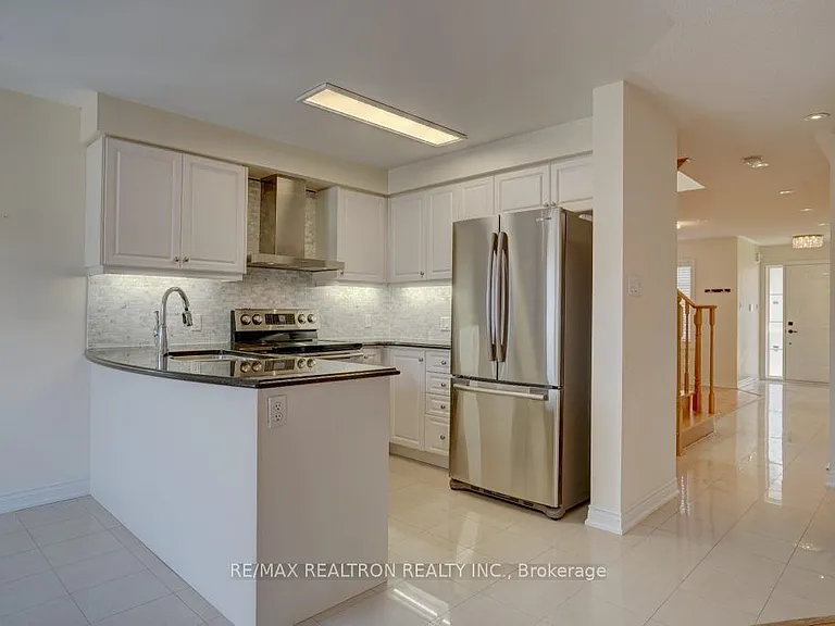 21 Shapland Cres — Photo 7
