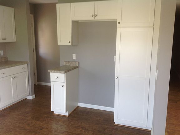 3rd image of 555 S Lakeshore Dr.