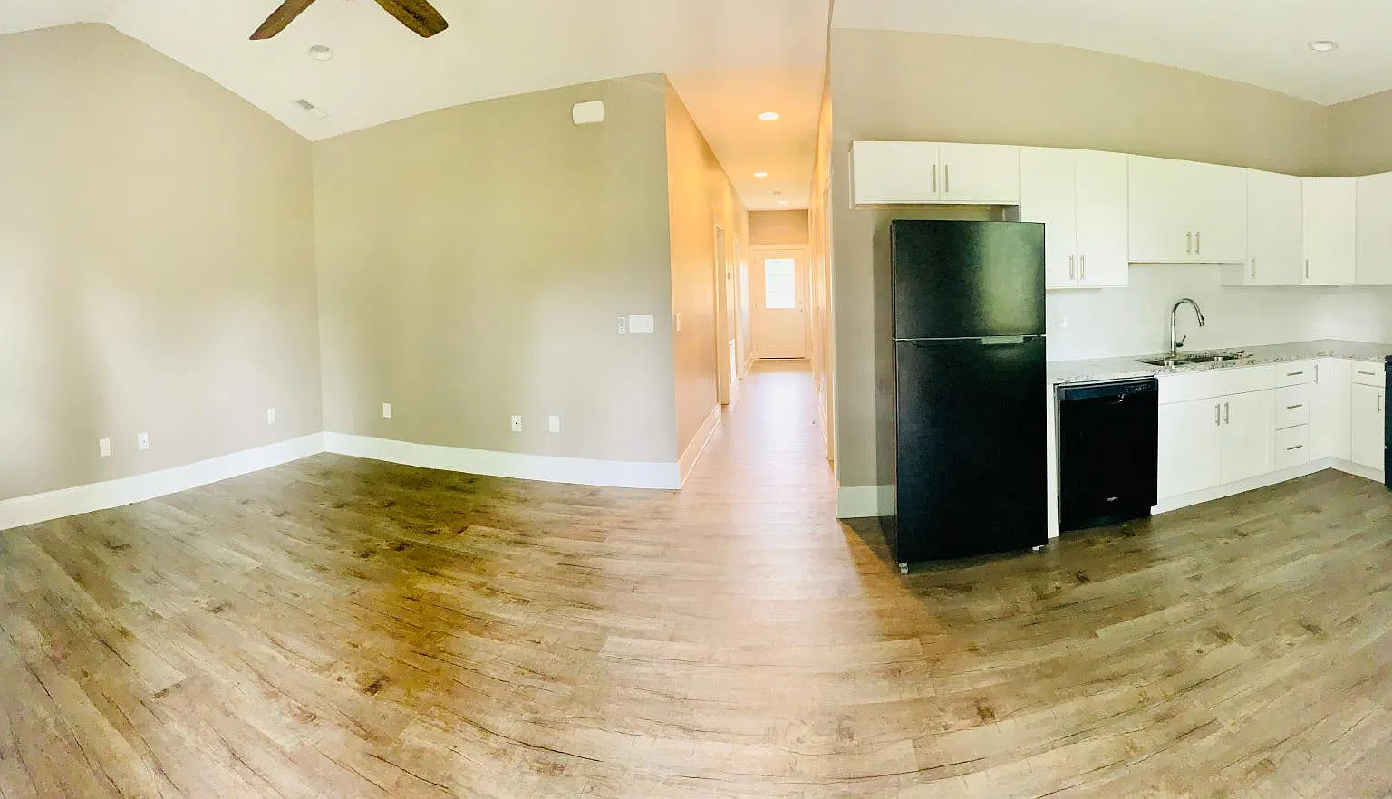 127 Peachtree Ln — Photo 2