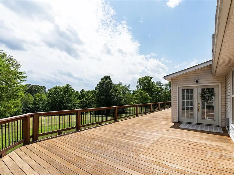 113 Caldonia Dr — Photo 24