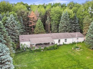 2407 Gale Rd, Eaton Rapids, MI 48827