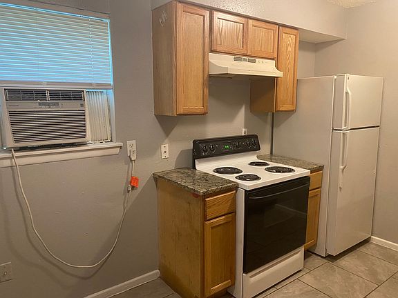 3rd image of 503 E Courtland Pl APT 8