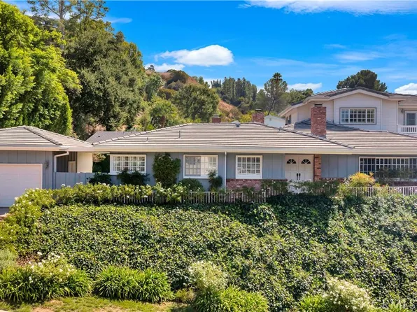 3920 Hayvenhurst Ave, Encino, CA 91436