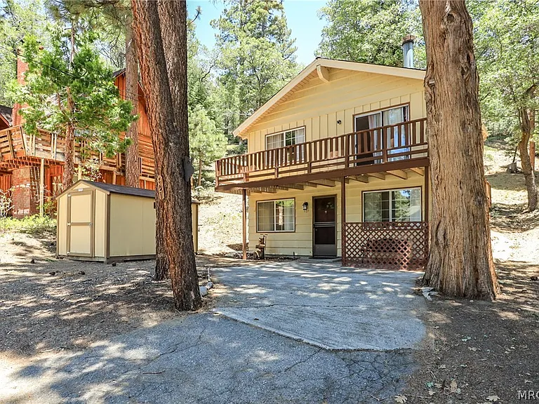 921 Menlo Dr — Photo 3