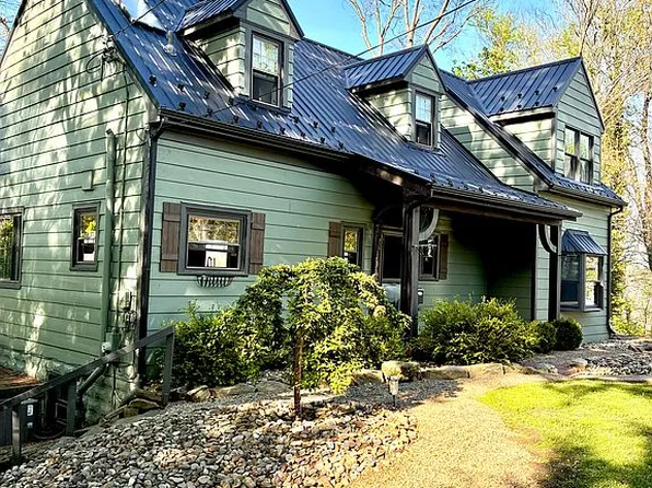 390 4th St, Beaver Falls, PA 15010