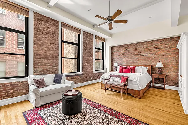 Sold by Sotheby's International Realty | media 6