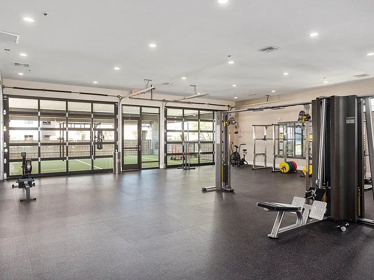 Avari Modern Apartments — Photo 41