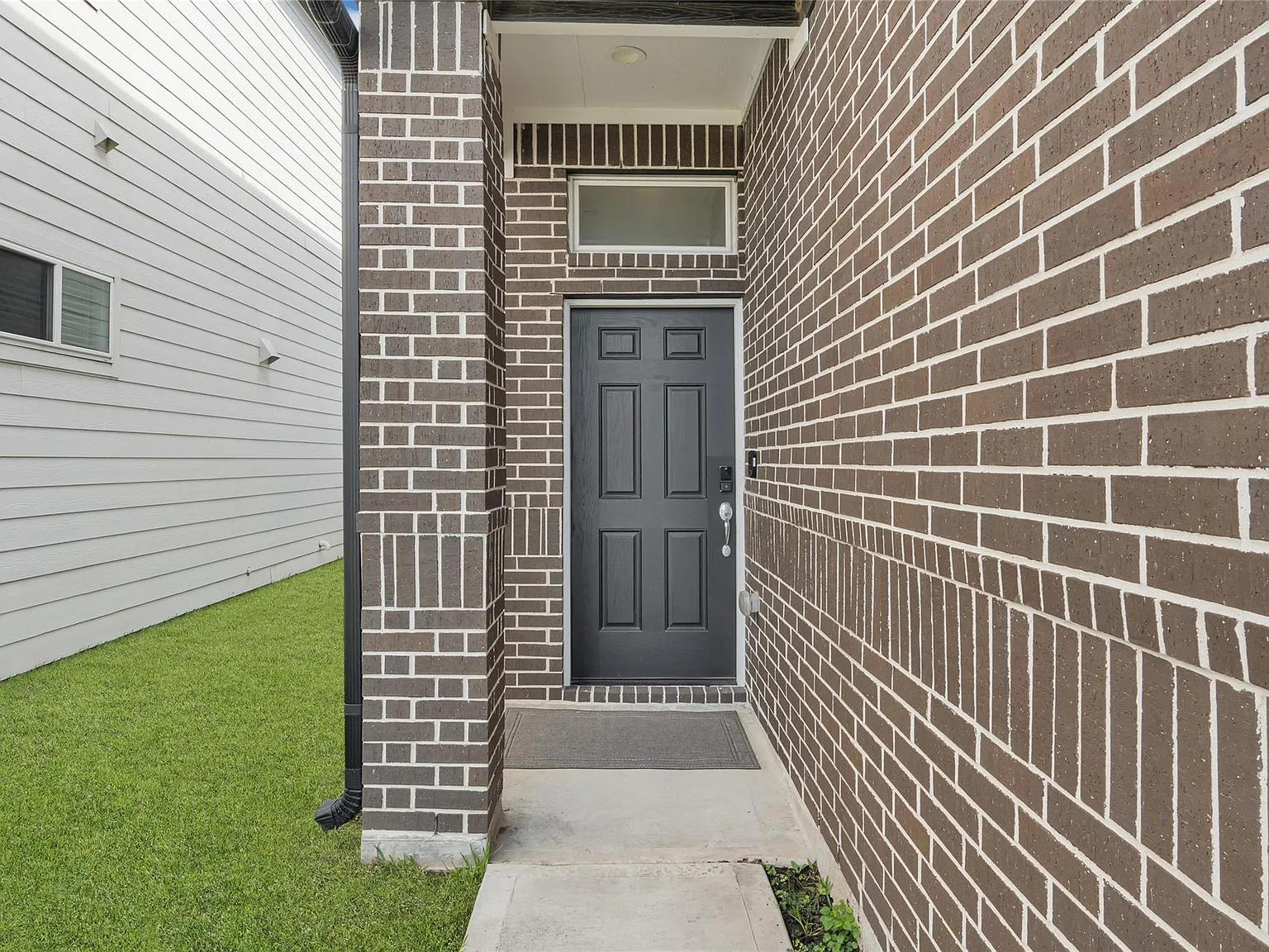 3 bed, 2.5 bath, 1580 sqft, $2,200 — Photo 3