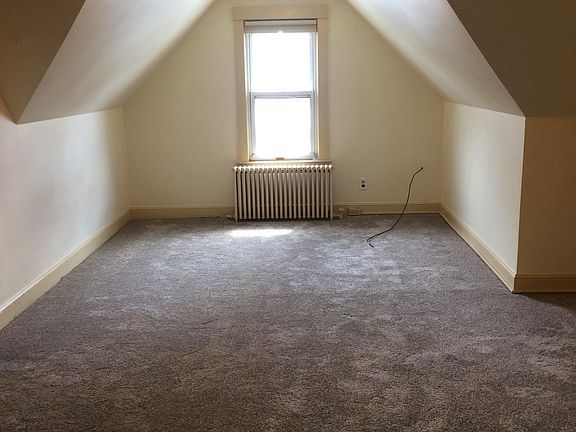 living room w/new carpet