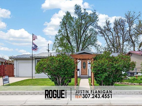 4th image of 1774 Laramie Avenue