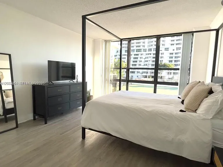 600 NE 36th St #211 — Photo 12