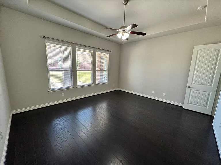 5231 Pickford Grv — Photo 14