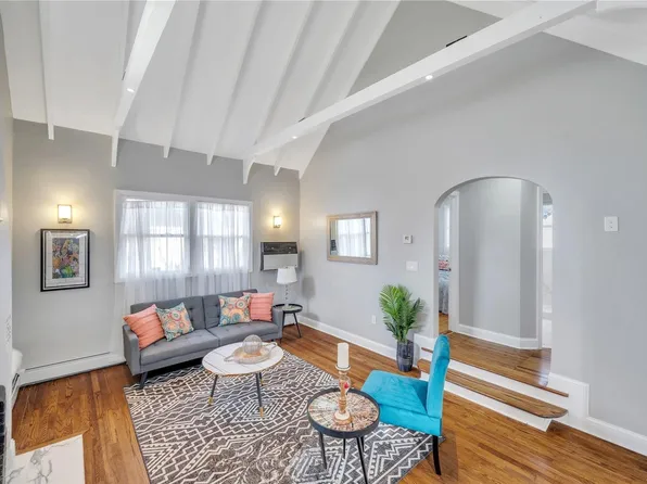 87 East Street, Hicksville, NY 11801