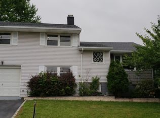 75 Tracy Dr, Fords, NJ 08863