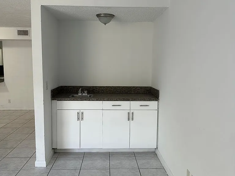 931 SW 20th Ct — Photo 8