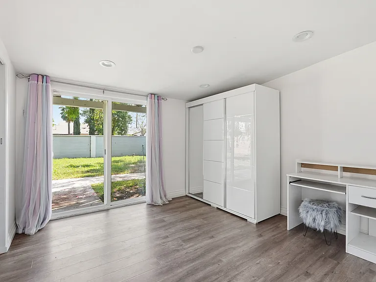 8647 Corbin Ave — Photo 21