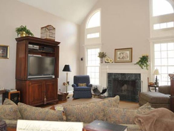 Family Room w/Fireplace