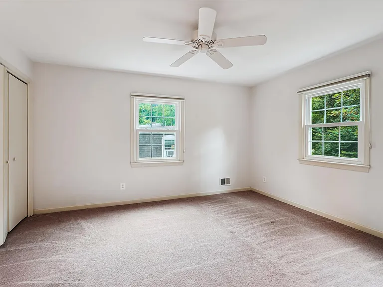 2248 Military Rd — Photo 18