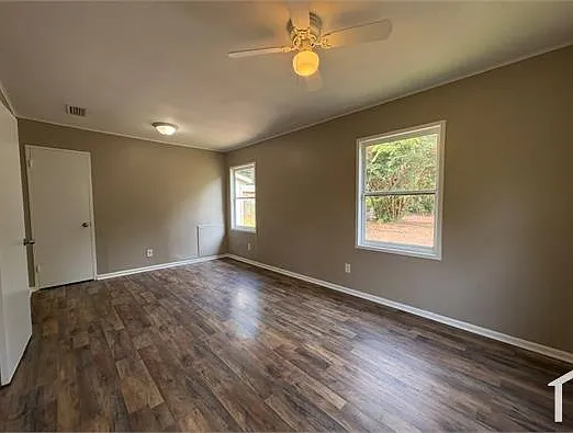 3 bed, $1,350 — Photo 2