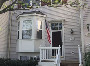 220 Heaton Ct, Purcellville, VA