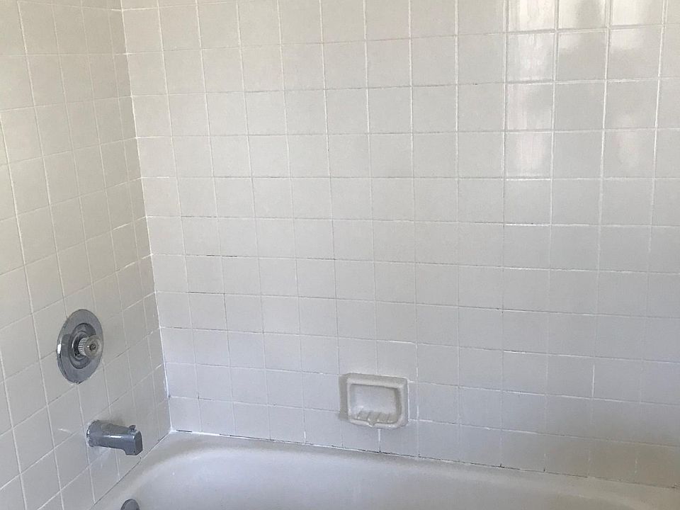 Full bath 2