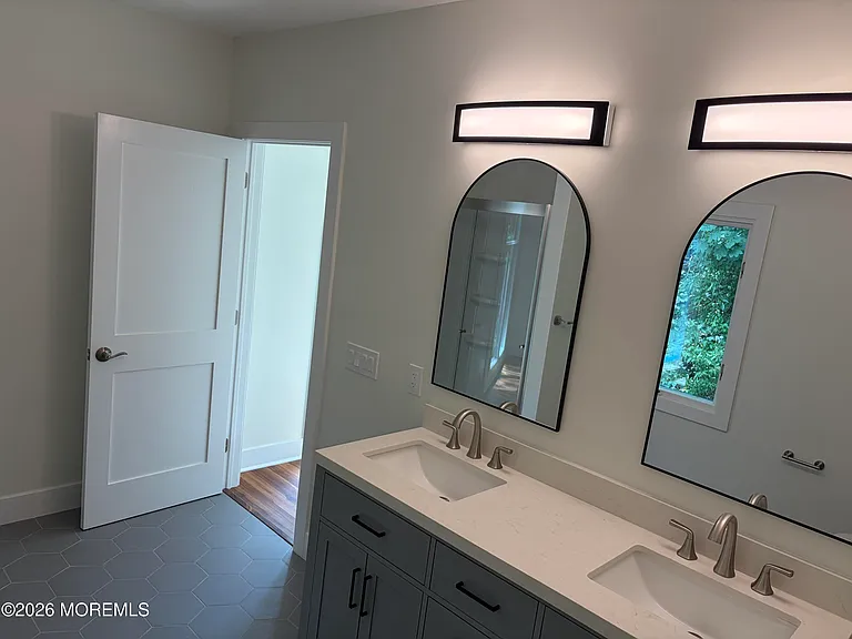 13 Martha Blvd — Photo 10