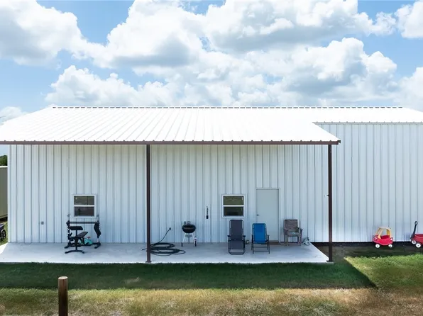 266 County Road 384, George West, TX 78022