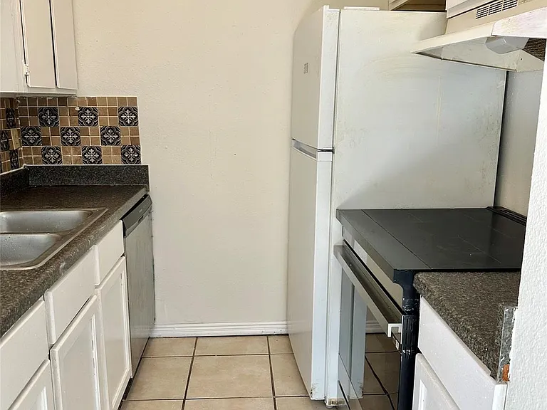 4322 Gillis St #204 — Photo 7