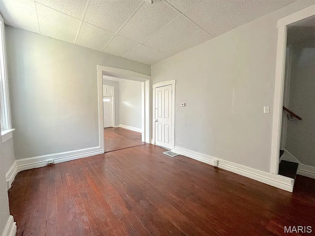 2 bed, 1.0 bath, 1100 sqft, $1,100 — Photo 4