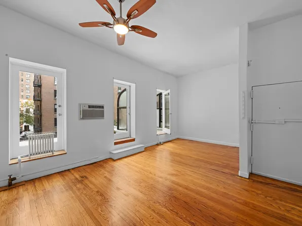 207 West 21st Street image 2 of 9