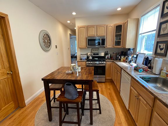 2nd image of 20 Radcliffe Rd #1F