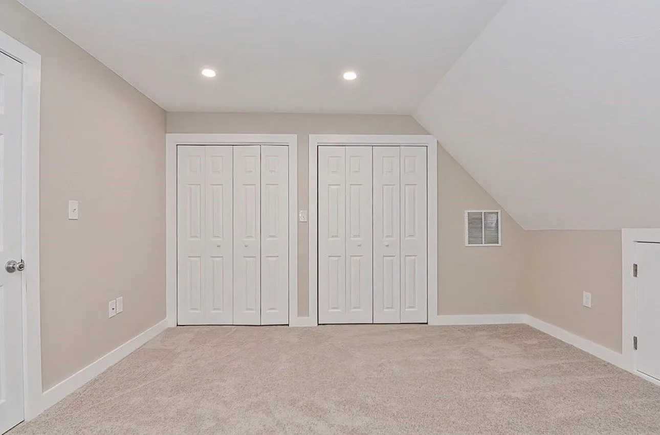 370 West St — Photo 2